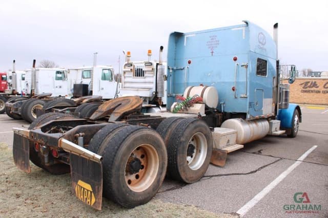 Image of Peterbilt 379 equipment image 2