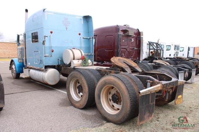 Image of Peterbilt 379 equipment image 3