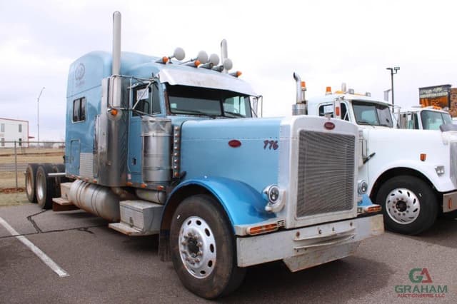 Image of Peterbilt 379 equipment image 1
