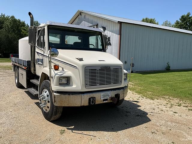 Image of Freightliner FL70 equipment image 2