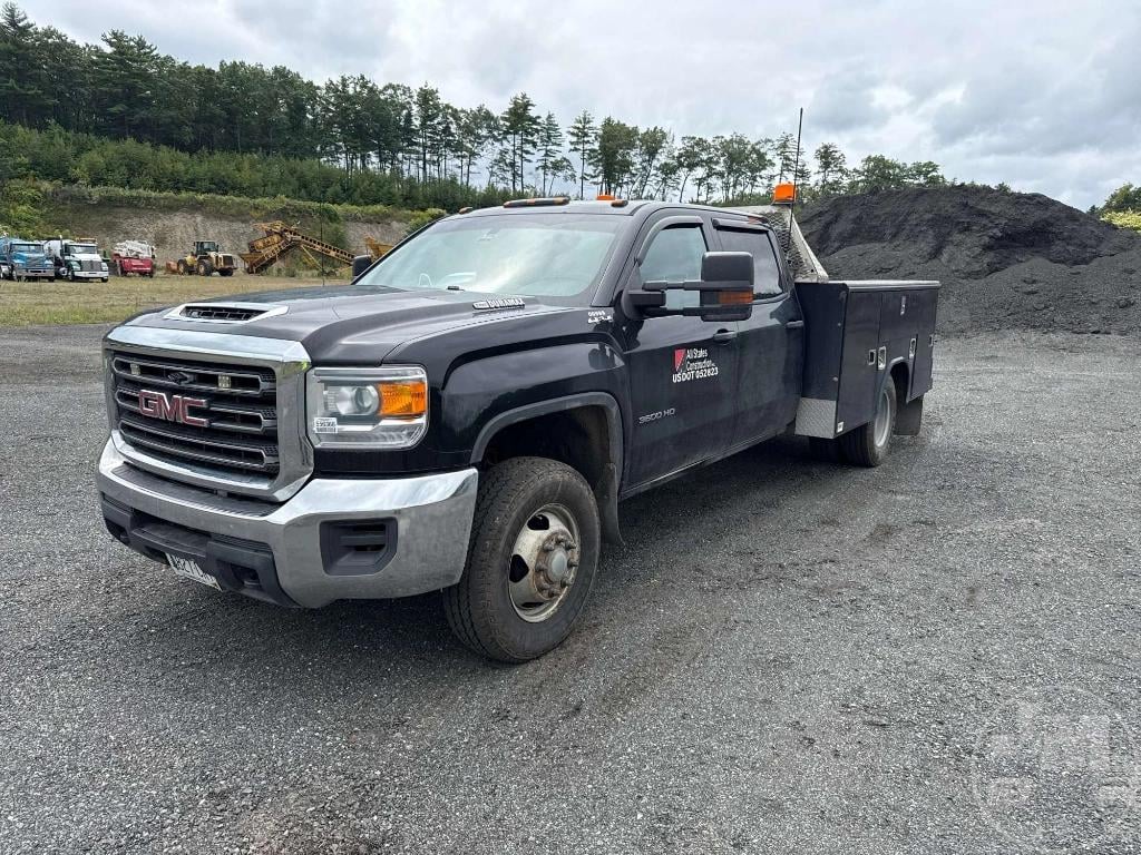 2018 GMC 3500HD Equipment Image0