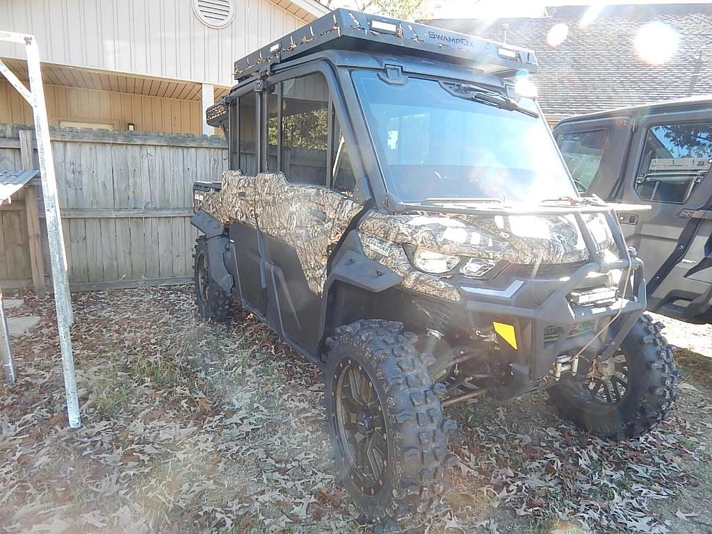 Image of Can-Am Defender Image 1