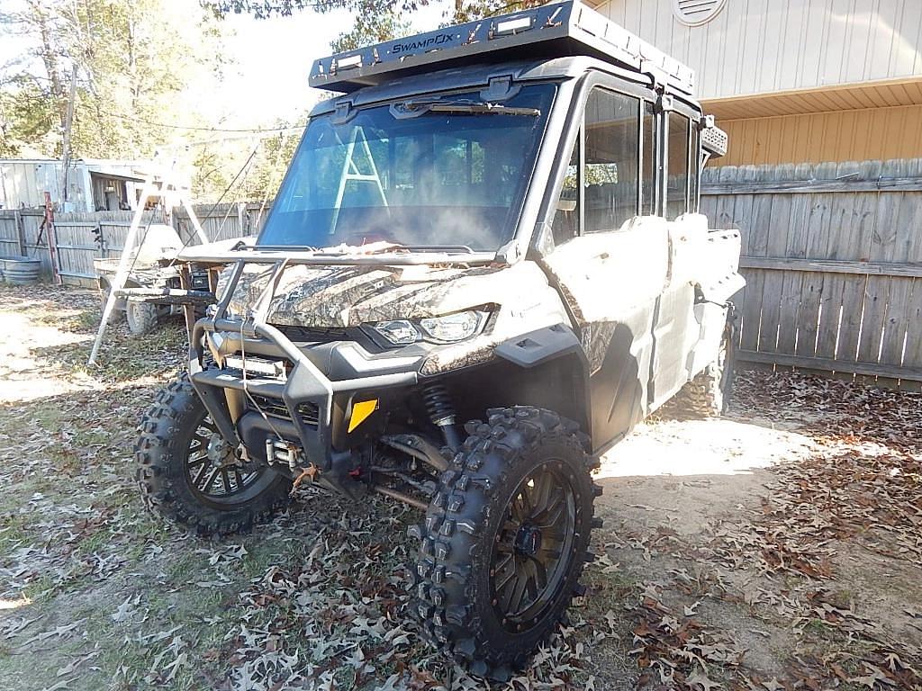 Image of Can-Am Defender Image 0