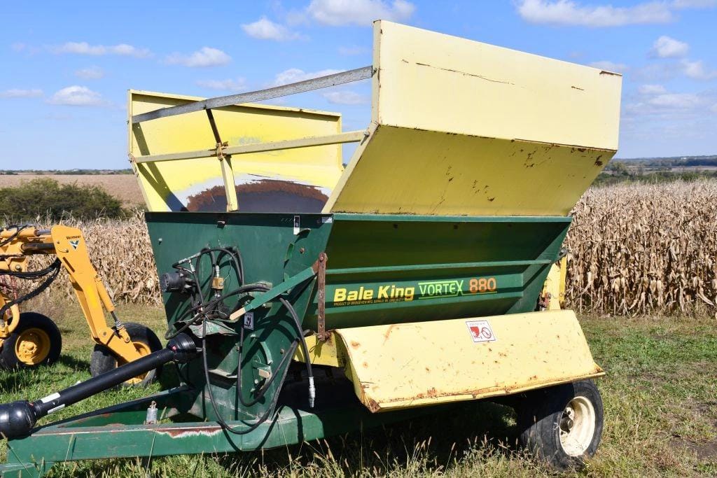 Bale King Vortex 880 Equipment Image0