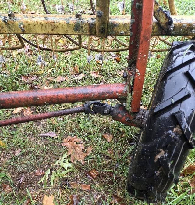 Image of New Holland 256 equipment image 3