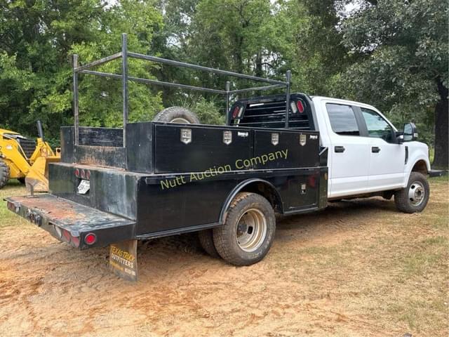 Image of Ford F-350 equipment image 4