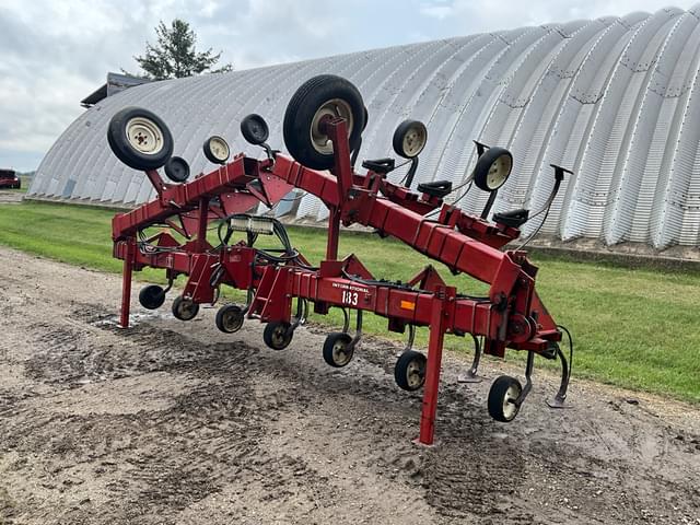 Image of International Harvester 183 equipment image 3