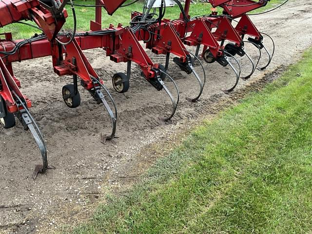 Image of International Harvester 183 equipment image 4