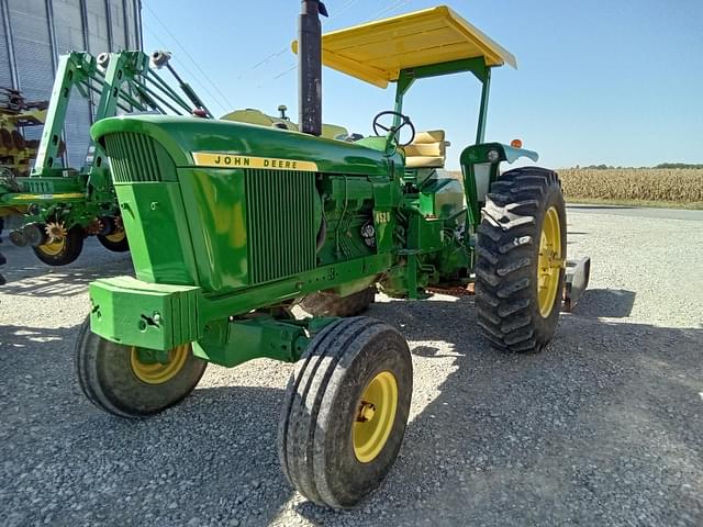 Image of John Deere 4520 equipment image 1