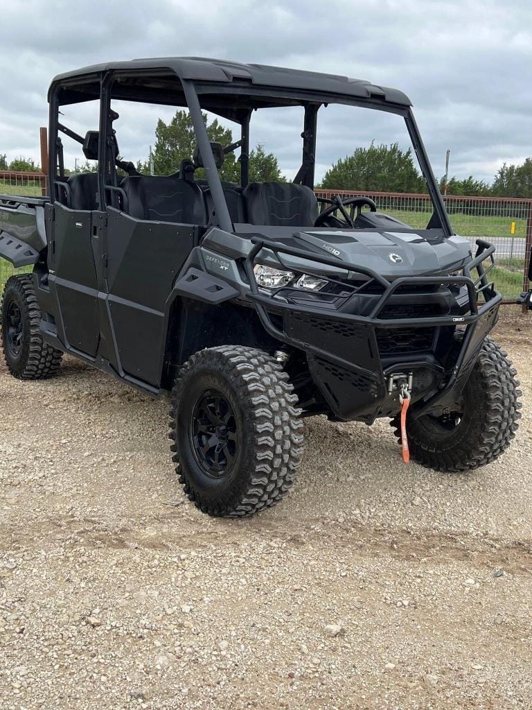 2022 Can-Am HD10 Equipment Image0
