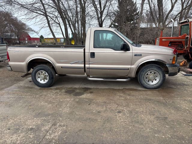 Image of Ford F-250 equipment image 3