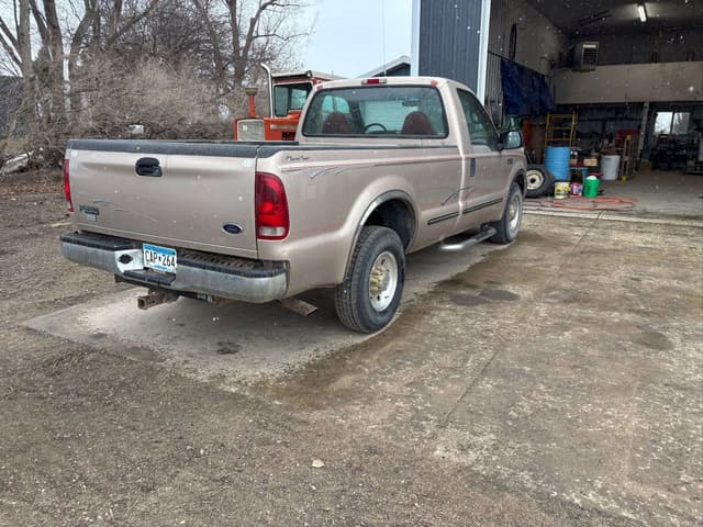 Image of Ford F-250 equipment image 4