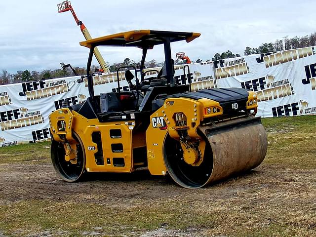 Image of Caterpillar CB10 equipment image 2