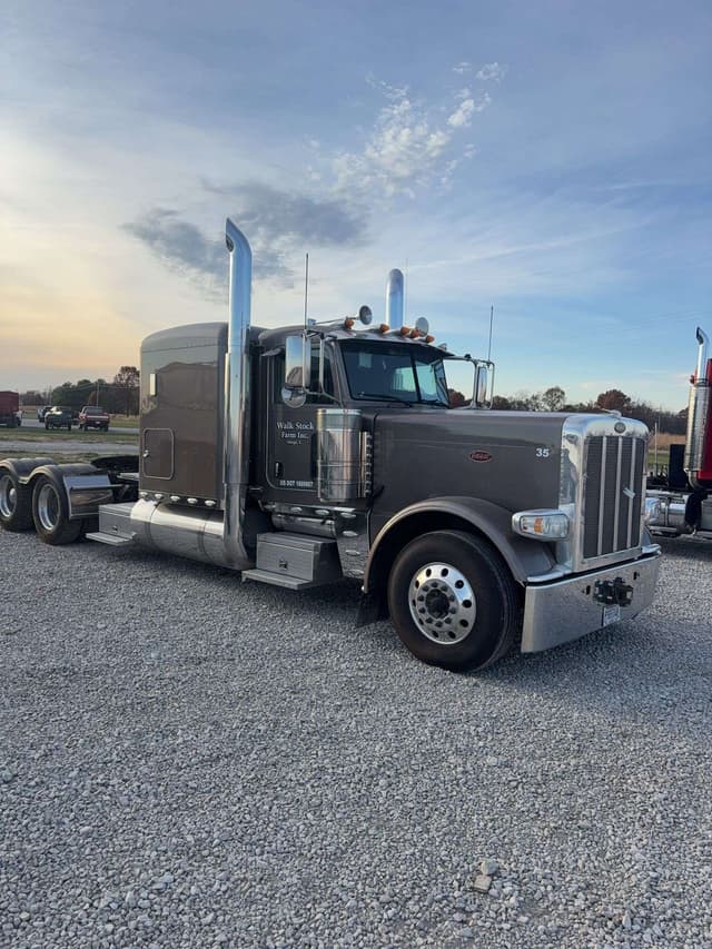 Image of Peterbilt 389 equipment image 1
