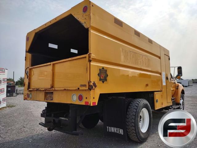Image of Ford F-750 equipment image 4