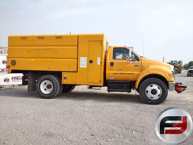 Image of Ford F-750 equipment image 3