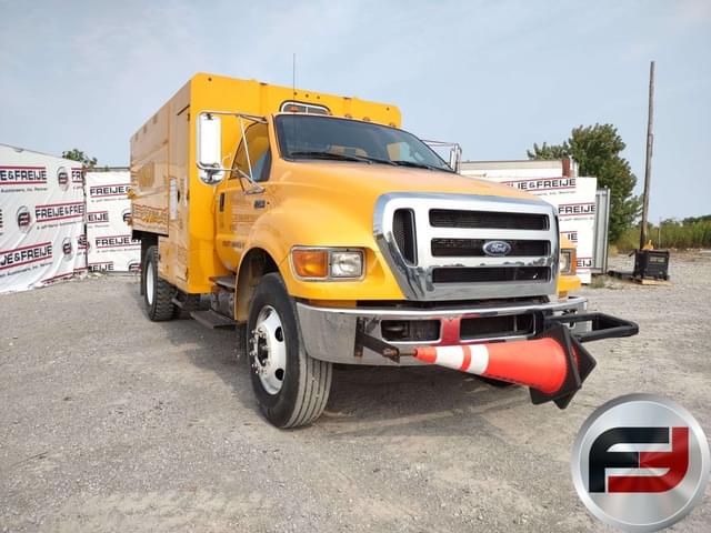 Image of Ford F-750 equipment image 2