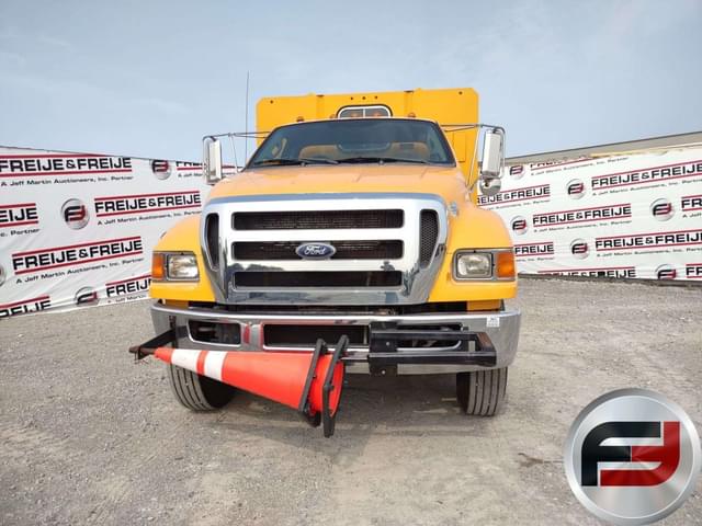 Image of Ford F-750 equipment image 1