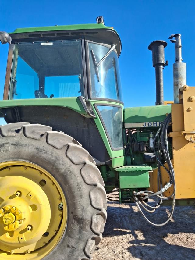 Image of John Deere 4640 equipment image 2