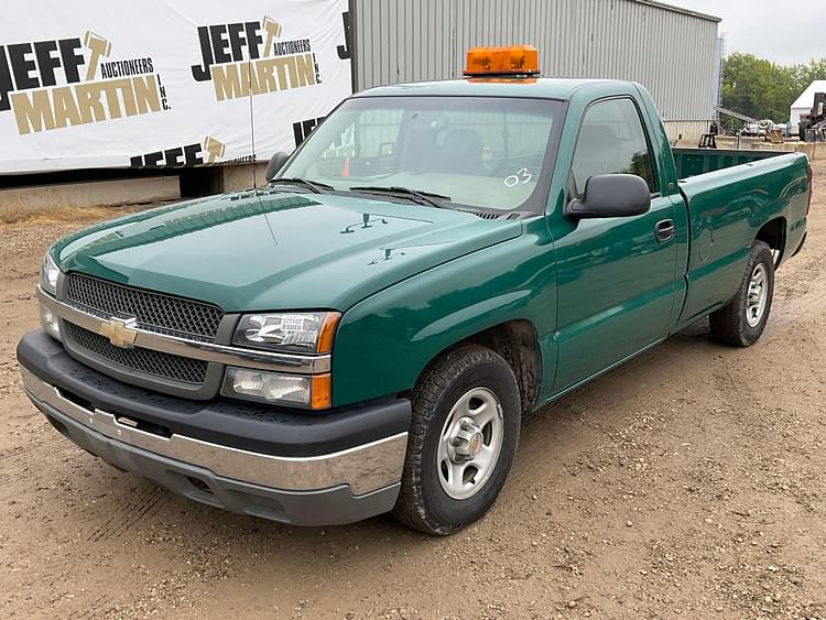 2003 Chevrolet Silverado Equipment Image0