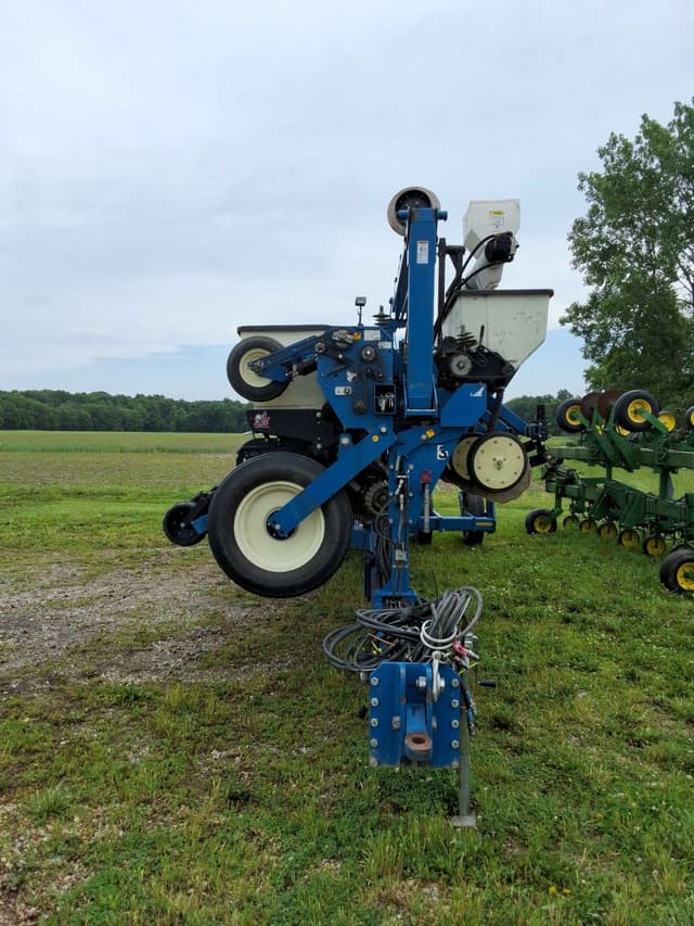 Image of Kinze 3600 equipment image 1