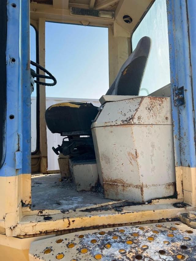 Image of Komatsu WA200 equipment image 4