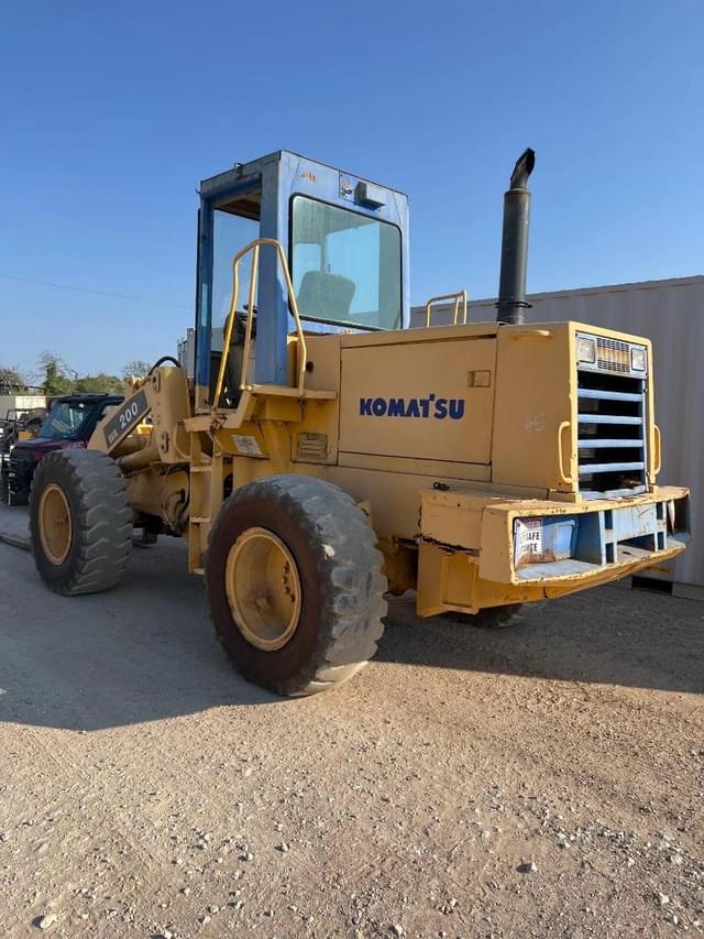 Image of Komatsu WA200 equipment image 3