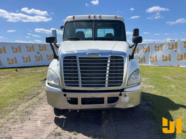 Image of Freightliner Cascadia equipment image 1