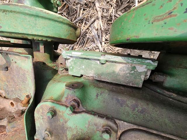 Image of John Deere B equipment image 4