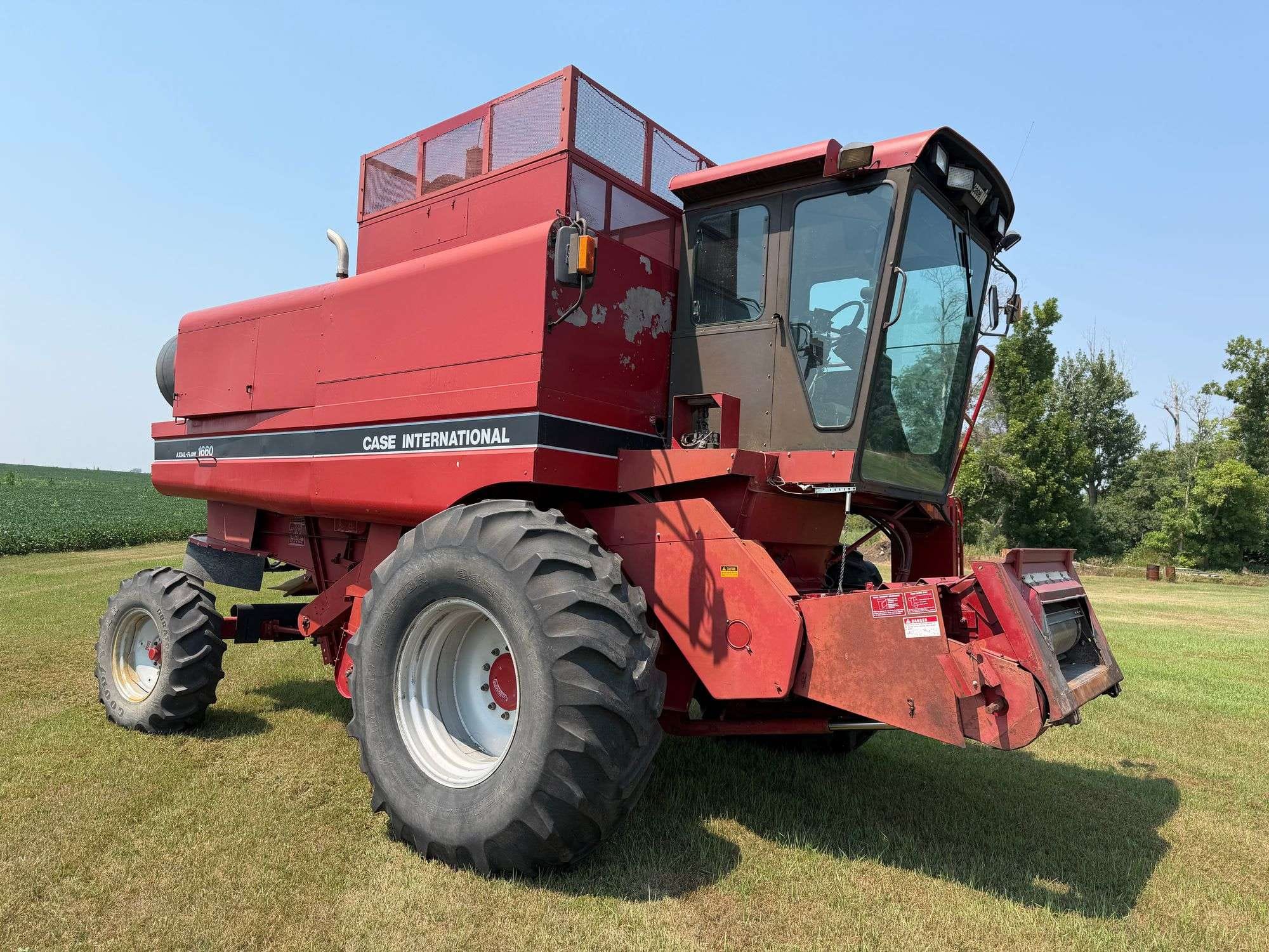 Case IH 1660 Equipment Image0