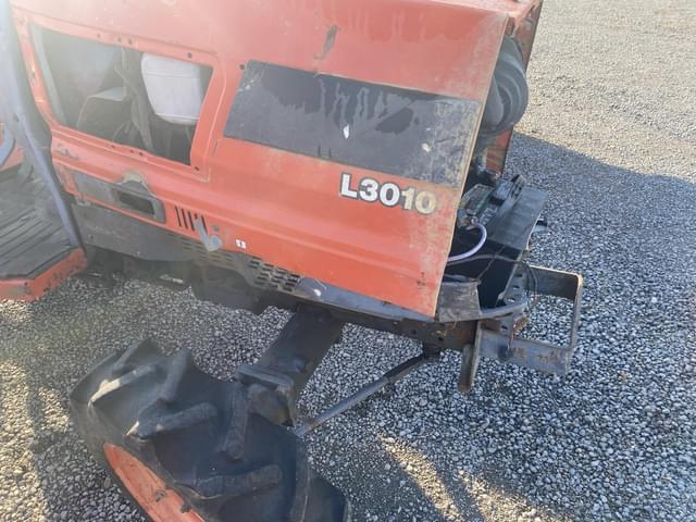 Image of Kubota L3010 equipment image 2