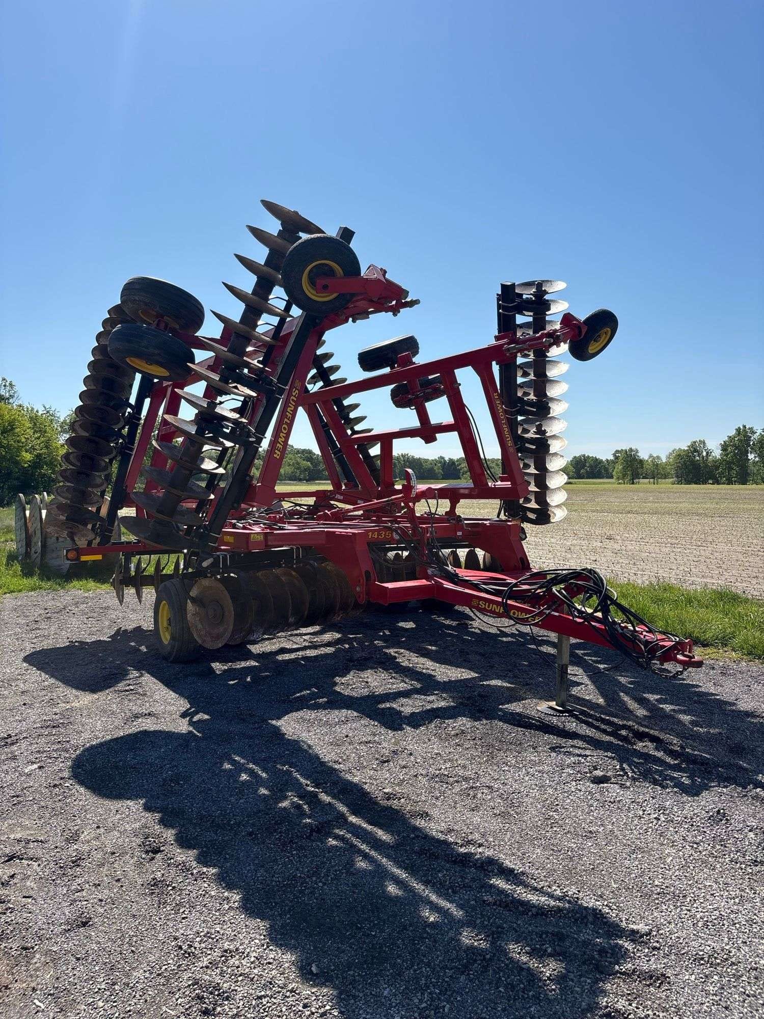 Sunflower 1435-33 Equipment Image0