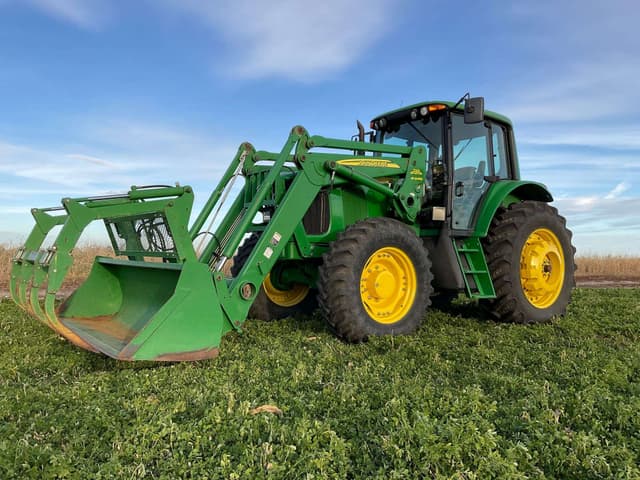 Image of John Deere 7420 equipment image 2