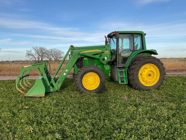 Image of John Deere 7420 equipment image 4