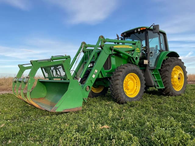Image of John Deere 7420 equipment image 1