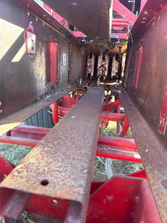 Image of New Holland 575 equipment image 4