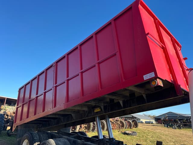 Image of Freightliner M2 equipment image 2