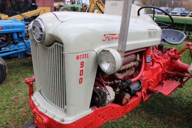 Image of Ford 900 equipment image 3