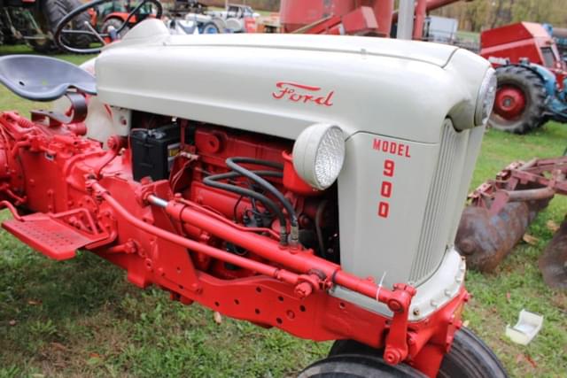 Image of Ford 900 equipment image 4
