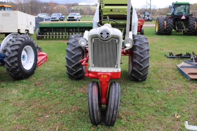 Image of Ford 900 equipment image 1