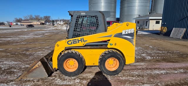Image of Gehl R260 equipment image 3