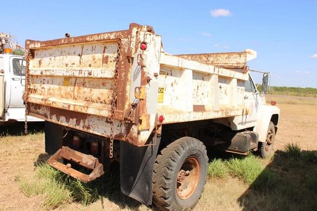 Image of Ford F-700 equipment image 1