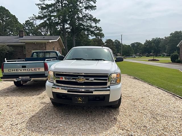 Image of Chevrolet Silverado equipment image 1