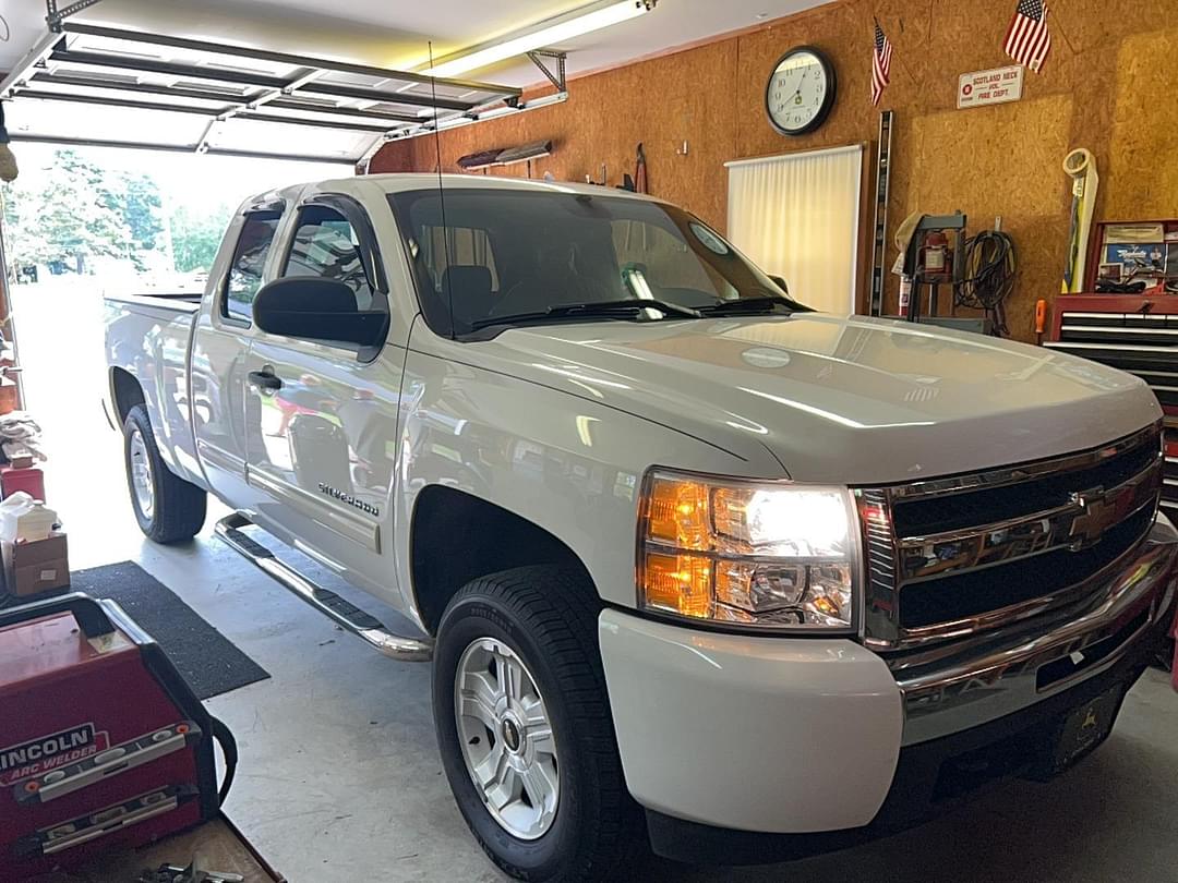 Image of Chevrolet Silverado Primary image