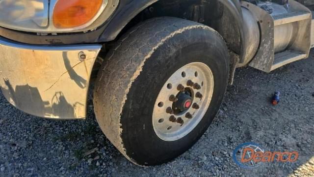 Image of Peterbilt 335 equipment image 2