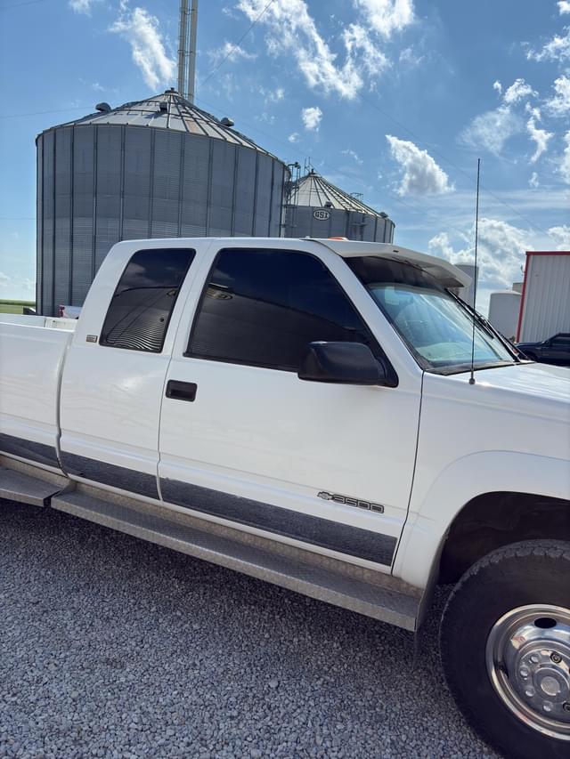 Image of Chevrolet 3500HD equipment image 3
