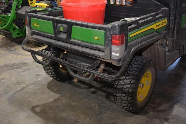 Image of John Deere XUV 835M equipment image 2