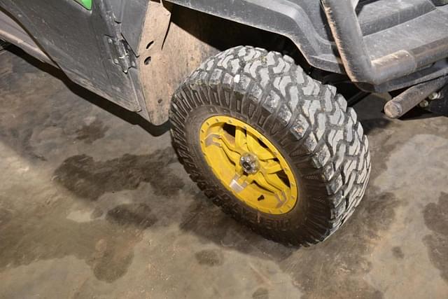 Image of John Deere XUV 835M equipment image 4