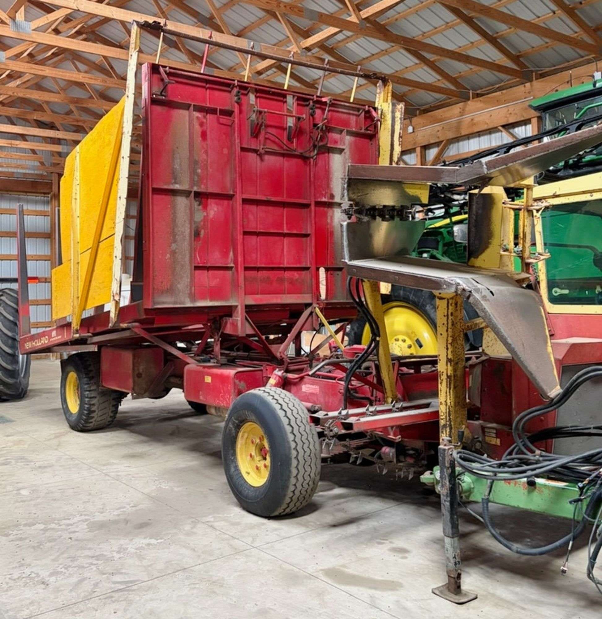 New Holland 1049 Equipment Image0