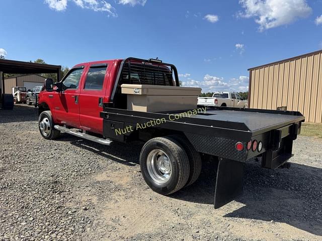 Image of Ford F-350 equipment image 2